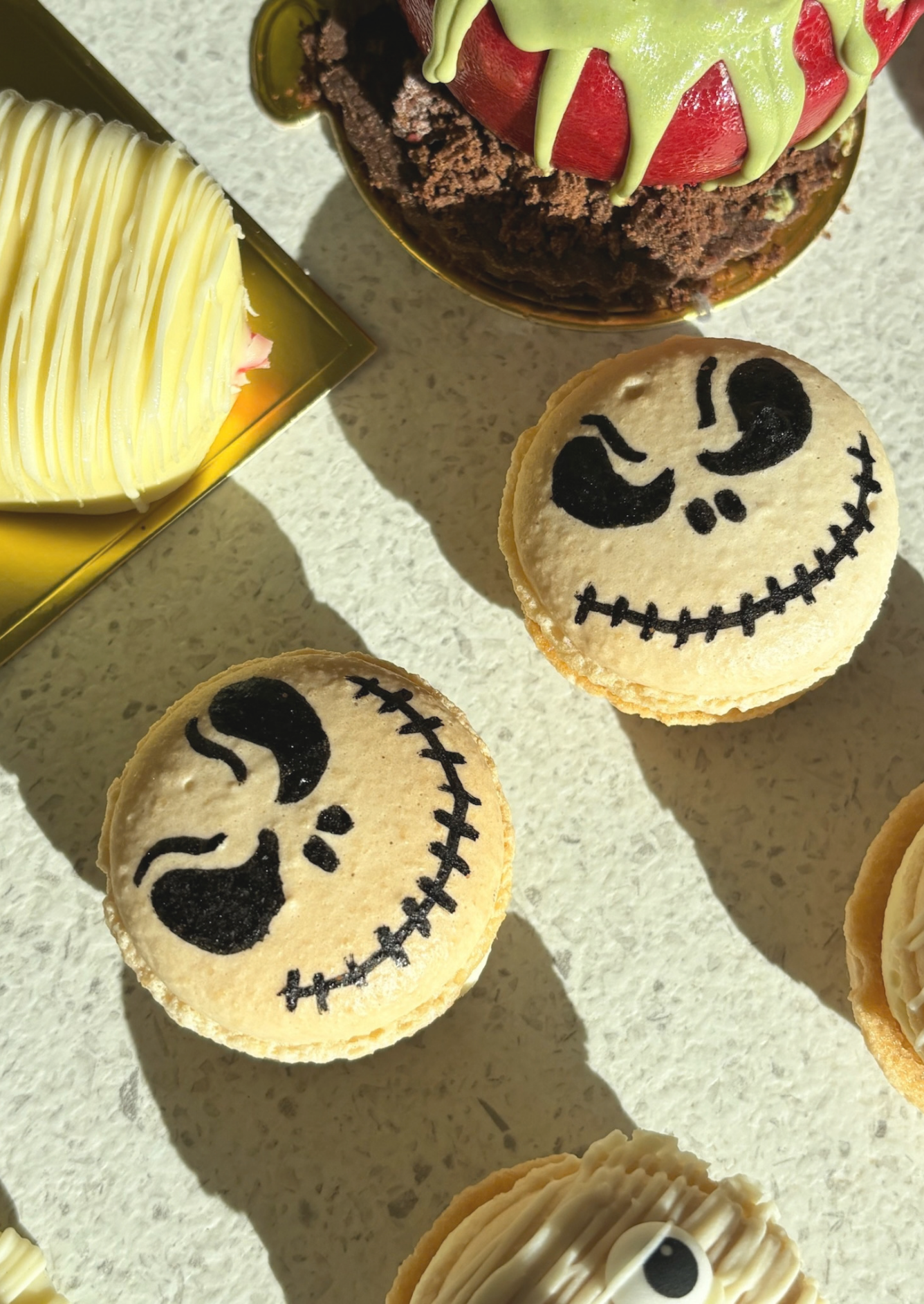 Skeleton Macaron